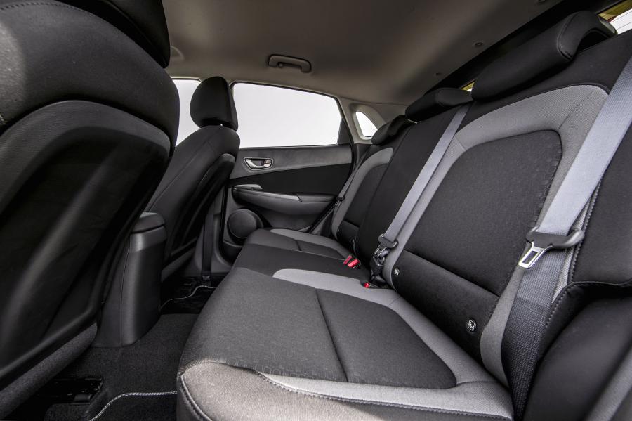 Интерьер Hyundai Kona Play (OS) 2019 года  (UK) (фото 21 из 26)